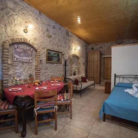 Menecrates Rustic - San Matteo Ágios Matthaíos